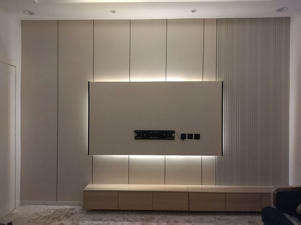 ديكورات ودهانات حفر الباطن ديكور شاشة جبس بورد شيبورد تفصيل رفوف بديل الخشب فواصل زواياء